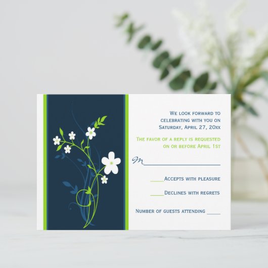 Trouw RSVP kaart in Navy, Lime en Witte Bloemen (Staand voorkant)