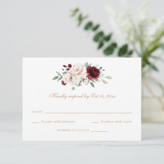 Trouw RSVP kaart met bloemige roze wijnrode groene (Staand voorkant)