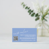 Trouw RSVP Online QR Code Periwinkle Blauw Informatiekaartje (Staand voorkant)