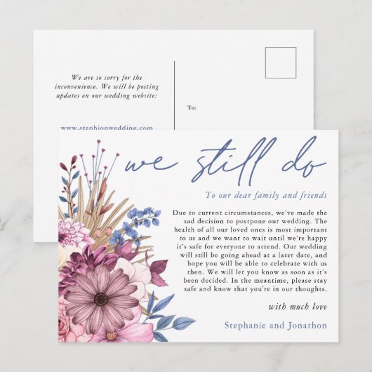 Trouw uitstel We Doen het Nog Steeds Script Bloeme Aankondigingskaart (Voorkant / Achterkant)