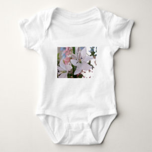 trouw witte lelie bloemen bloem flora liefde wijnr romper