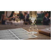 Trouwadres champagneglas hout slingerlichten