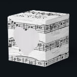 Trouwbladmuziek op berk bedankdoosjes<br><div class="desc">Muziekcompositie op witte berken achtergrond achtergrond voor trouwen</div>