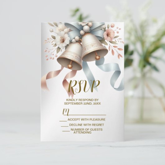 Trouwbloemen klokken roze blauwe linten mooi RSVP kaartje (Staand voorkant)