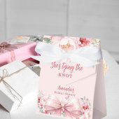 Trouwboog met roze bloemen Bruidsmeisjesfeest Bedankdoosjes