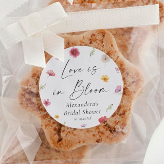 Trouwcadeau bij bruidsfeest met 'Love is in Bloom' Ronde Sticker
