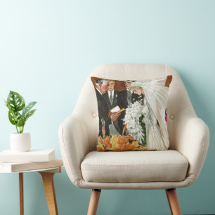 Trouwceremonie in vintage stijl met bruid en bruid kussen