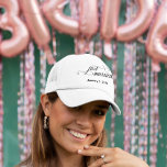 Trouwdag Net Getrouwd Trucker Pet<br><div class="desc">Dit ontwerp is gemaakt met digitale kunst. Het kan worden gepersonaliseerd door op de "aanpassen"-knop te klikken en de kleur te wijzigen,  een naam,  initialen of uw favoriete woorden toe te voegen.</div>