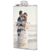 Trouwdagfotodromen komen tot ware Pas getrouwd Heupfles (Links)