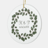 Trouwdatum Monogram Eucalyptusbladeren Elegant Keramisch Ornament (Links)