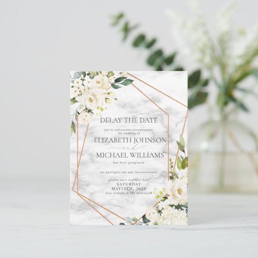 Trouwdatum Uitstel Witte Bloemen Geometrisch Aankondigingskaart (Staand voorkant)