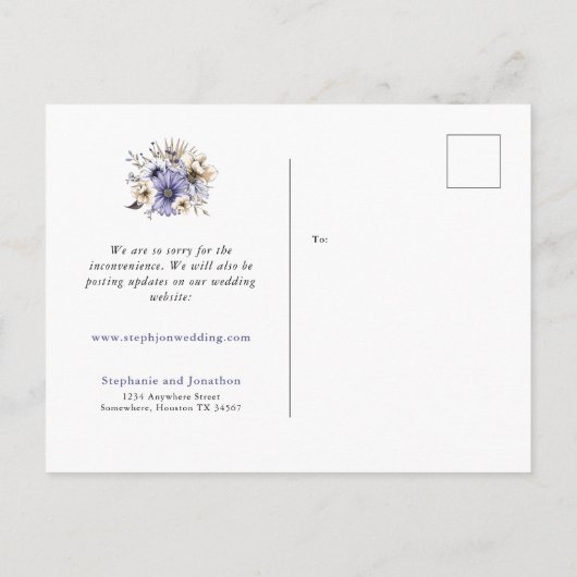 Trouwde Liefde Nieuwe Plan Datum Paarse Bloemen Aankondigingskaart (Achterkant)