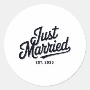Trouwen met Est 2025 Trouwvrouw Mr. en Mrs. Brid Ronde Sticker