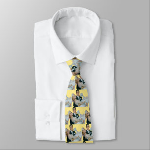 Trouwende bruid en bruidegom in vintage stijl, gel stropdas