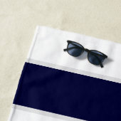 Trouwfeest bloemanker marinegrijs bruidsjonker strandlaken (In situ)