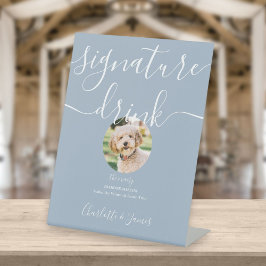 Trouwfeest drankje voor huisdieren in blauwe tint reclamebord met voetstuk