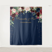 Trouwfeest met bloemen in blosroze, bordeauxrood e