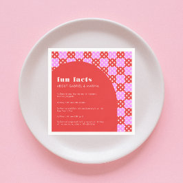 Trouwfeest met leuke weetjes over pasgetrouwden in servet