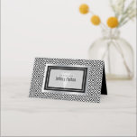 Trouwfeest plaatskaart plaatskaartje<br><div class="desc">Zwart & wit smoking, zwarte strik, das, aangepaste plaatskaart voor een formeel vrijgezellenfeest. Deze elegante collectie is ook ideaal voor jubileumfeesten of als huwelijkscadeau. Wat je ook kiest om deze collectie als cadeau te geven, het zal zeker een warme glimlach van waardering op het hart en in het hoofd van...</div>
