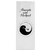 TROUWFLES CADEAU TAS. b/w YinYang harmonieduif Wijn Cadeautas (Voorkant)