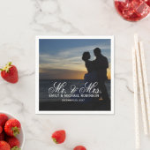 Trouwfoto bruid en bruidegom in de zomer servet (Insitu)