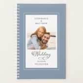 Trouwfoto custom dusty blue elegante script planner (Voorkant)