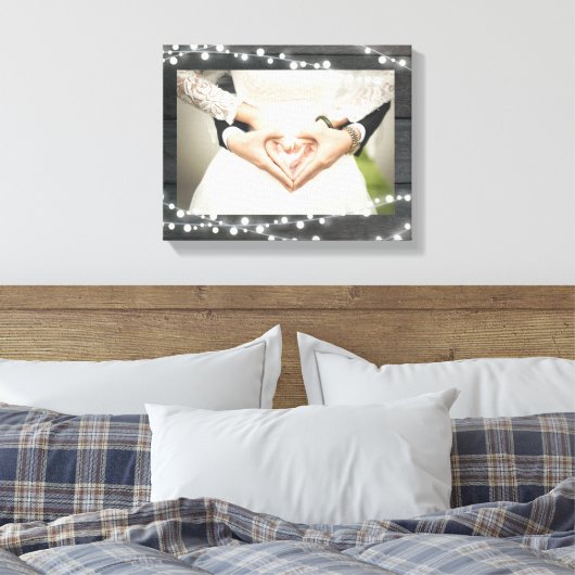 Trouwfoto. Donker hout met String Lights. Canvas Afdruk (Insitu (Slaapkamer))