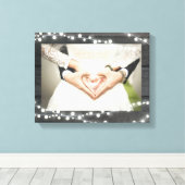 Trouwfoto. Donker hout met String Lights. Canvas Afdruk (Insitu (Houten vloer))