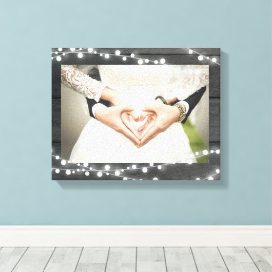 Trouwfoto. Donker hout met String Lights. Canvas Afdruk (Insitu (Houten vloer))