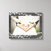 Trouwfoto. Donker hout met String Lights. Canvas Afdruk (Voorkant)