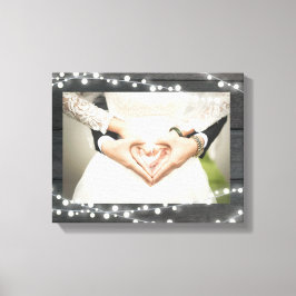 Trouwfoto. Donker hout met String Lights. Canvas Afdruk