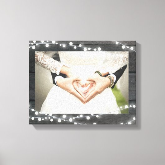 Trouwfoto. Donker hout met String Lights. Canvas Afdruk (Voorkant)