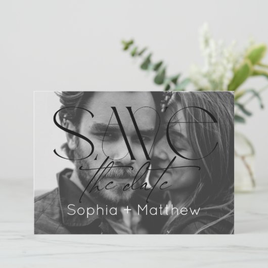 Trouwfoto in zwart en wit save the date (Staand voorkant)