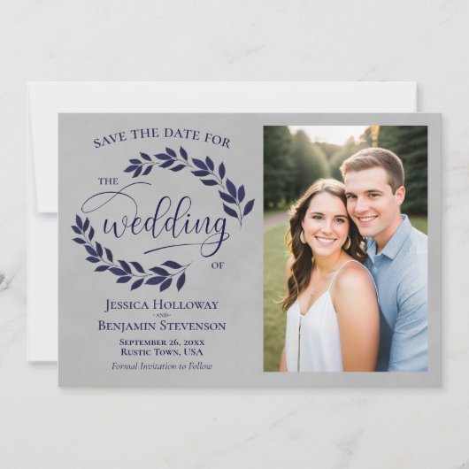 Trouwfoto met blauwe laurierbladeren en rustieke g save the date (Voorkant)