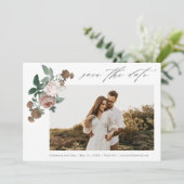 Trouwfoto met bloemen save the date (Staand voorkant)