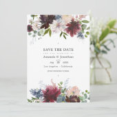 Trouwfoto met bordeaux, marine en blozende bloemen save the date (Staand voorkant)