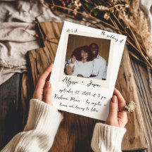 Trouwfoto met handgeschreven monogram in vintage i