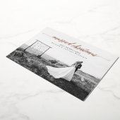 Trouwfoto met Kerstmis Foto van pasgetrouwden Folie Feestdagenkaart (Gedraaid)