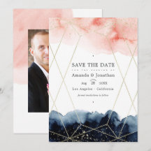 Trouwfoto met marineblauw en blush waterverf geome