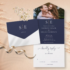 Trouwfoto met Navy Blauwe Achtergrond en Monogram All In One Uitnodiging