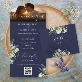 Trouwfoto met Navy Blauwe Bloemengebouwen en QR-co All In One Uitnodiging
