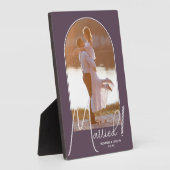 Trouwfoto met paarse elegante boog fotoplaat (Zijkant)