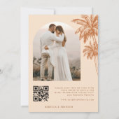 Trouwfoto met palmenboom en QR-code op terracotta  Save The Date (Achterkant)