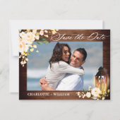 Trouwfoto met Rode Rozen en Rustieke Houten Groene Save The Date (Voorkant)