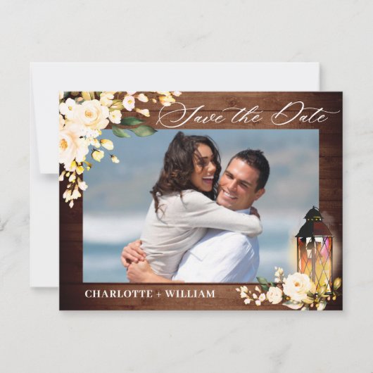 Trouwfoto met Rode Rozen en Rustieke Houten Groene Save The Date (Voorkant)