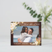 Trouwfoto met Rode Rozen en Rustieke Houten Groene Save The Date (Staand voorkant)