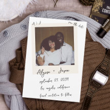 Trouwfoto met vintage instant foto en handgeschrev