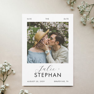 Trouwfoto met vintage-typografie en kalligrafie na save the date