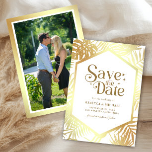 Trouwfoto met witte gouden tropische palm save the date