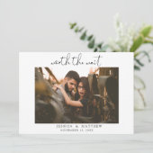 Trouwfoto-script Modern 'Waard om op te wachten' Save The Date (Staand voorkant)